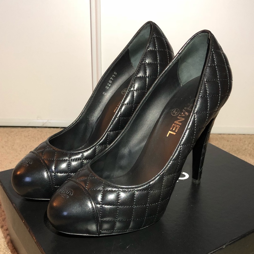 Chanel Lambskin Quilted Pump Black Heels / size 10